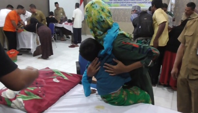 Sunat Massal Kemenag : Banyak yang Menjerit dan Meronta