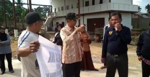 Warga Pal 9 Minta PT Mega Mix Ditutup