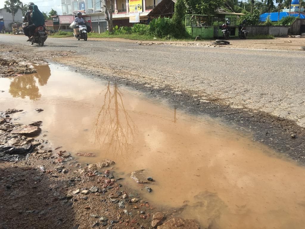 Warga Nilai Perbaikan Jalan Trans Kalimantan Terkesan Asal-asalan