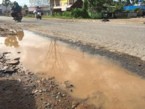 Warga Nilai Perbaikan Jalan Trans Kalimantan Terkesan Asal-asalan