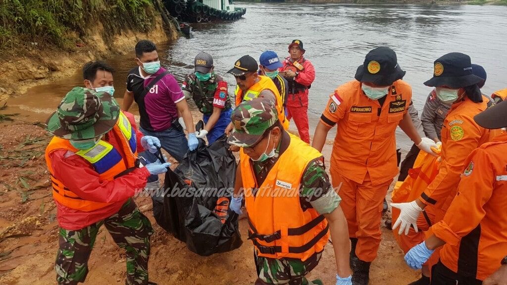 Delapan Korban Kapal Tenggelam Ditemukan