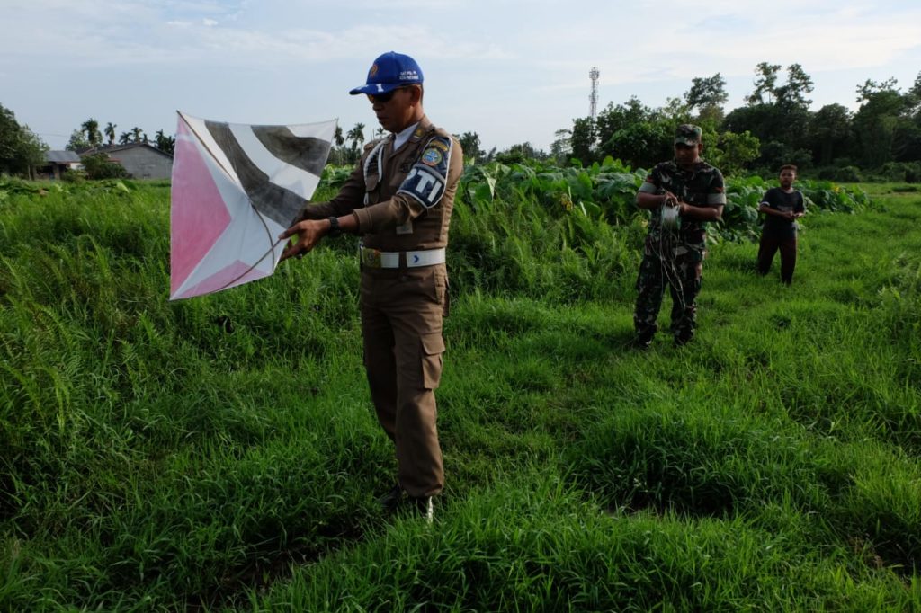 Makan Korban Jiwa, Permainan Layangan Dirazia