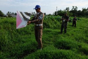 Makan Korban Jiwa, Permainan Layangan Dirazia