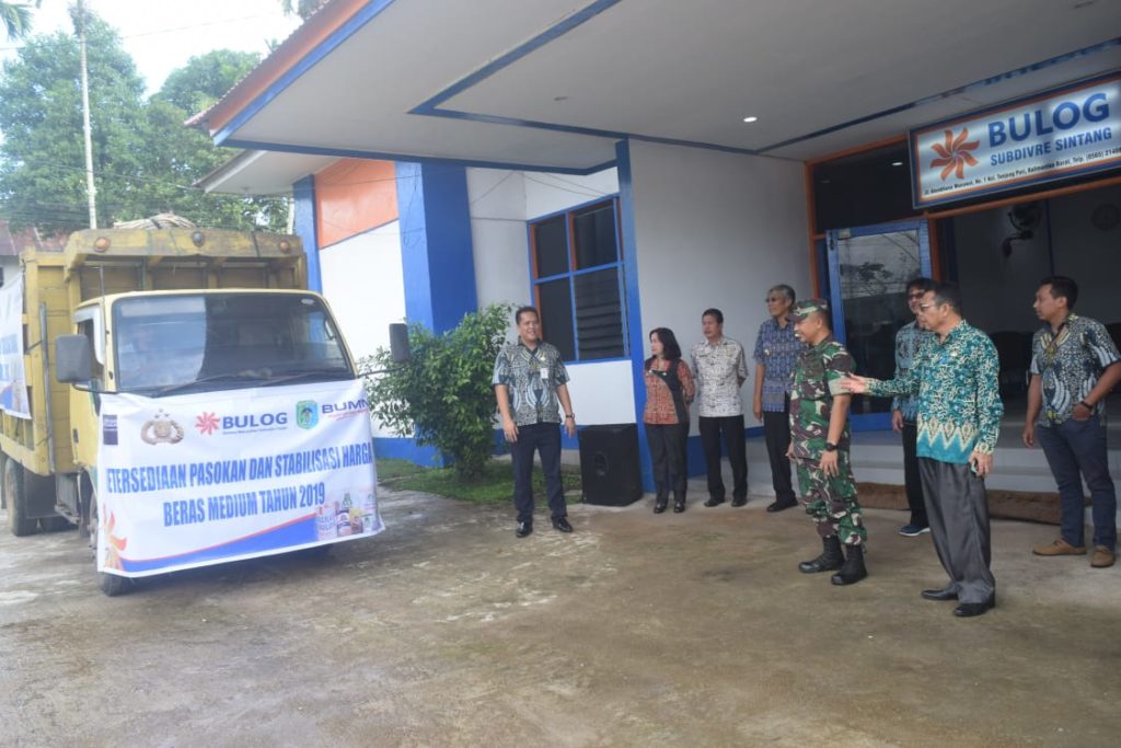 Stabilisasi Harga Beras, Bulog Sintang Gelontorkan 3 Ton Beras