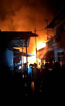 Kebakaran di Gang Ramin, Enam Rumah Jadi Arang