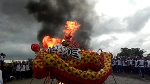 Ritual Bakar Naga Tutup Perayaan Cap Go Meh
