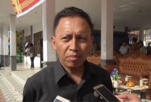 Foto Tenaga Medis Atribut #2019GantiPresiden Dinilai Tidak Layak