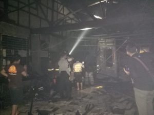 Kebakaran Akibat Percikan Api di Ruang Cat Bengkel Mobil