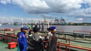 Mayat Ambon dalam Tongkang Kagetkan Warga