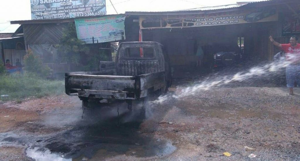 Pickup Terbakar di Adisucipto