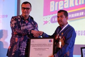 Melayani Cepat dan Mudah, DPMTK-PTSP Pontianak Raih Penghargaan