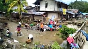 Banjir Bandang Hantam Pemukiman Warga
