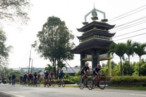 Menggunakan Sepeda, Ketua KOI dan Irwasum Jajal Rute Pontianak-Mempawah