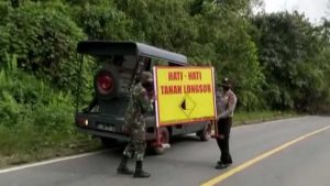 Hati-Hati Tanah Longsor di Jalan Lintas Malindo Kembayan