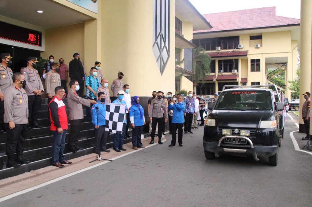 May Day! Polda Kalbar Salurkan 7 Ton Beras ke Pekerja dan Buruh