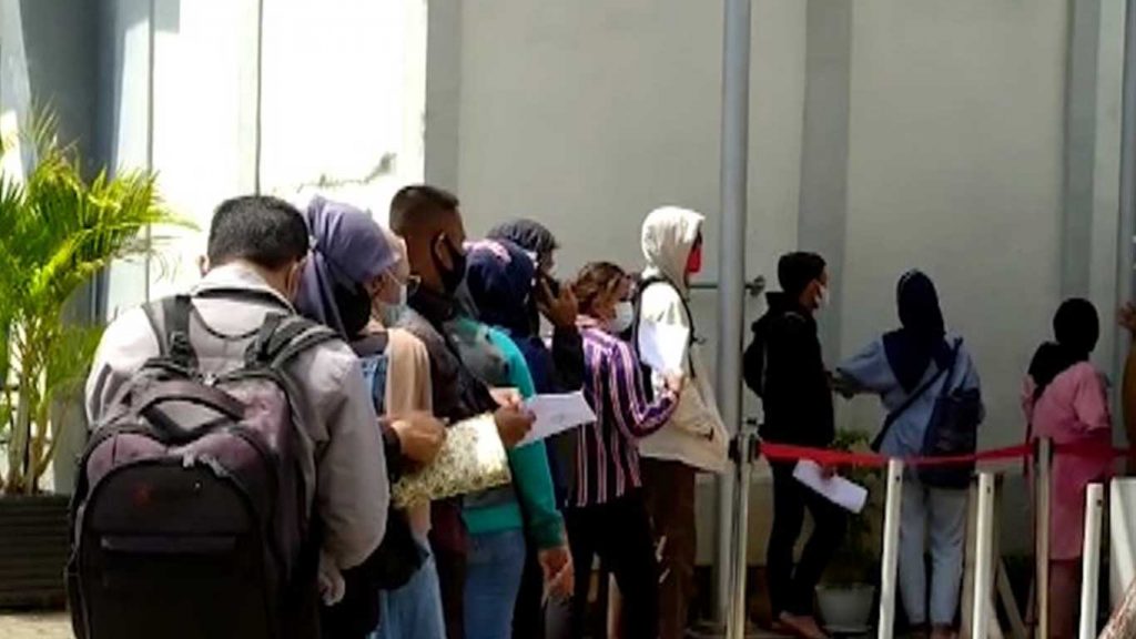 Kondisi Antrean di Disdukcapil Kubu Raya Dikeluhkan