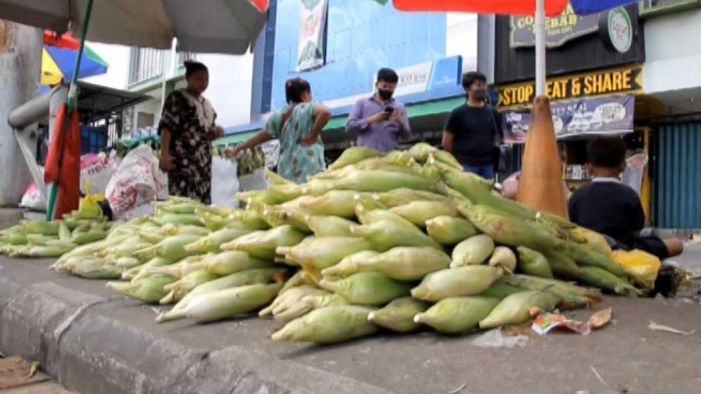 Pedagang Jagung Tetap Optimis Dagangan Laris Manis