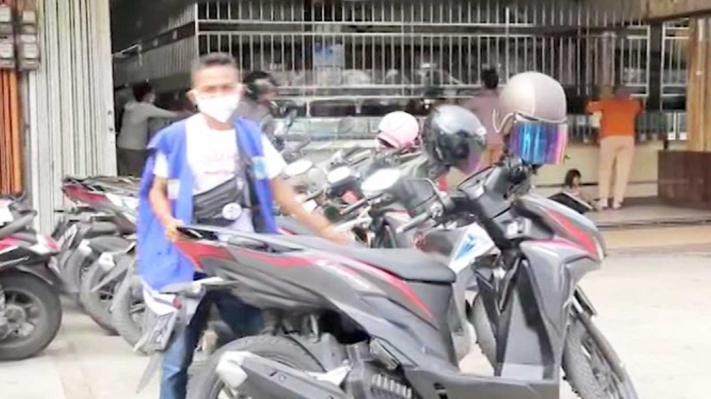 Juru Parkir Temukan Emas 50 Gram