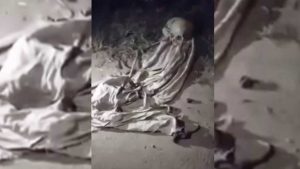 Heboh Kerangka Manusia Terbungkus Kain Kafan di Tepi Jalan