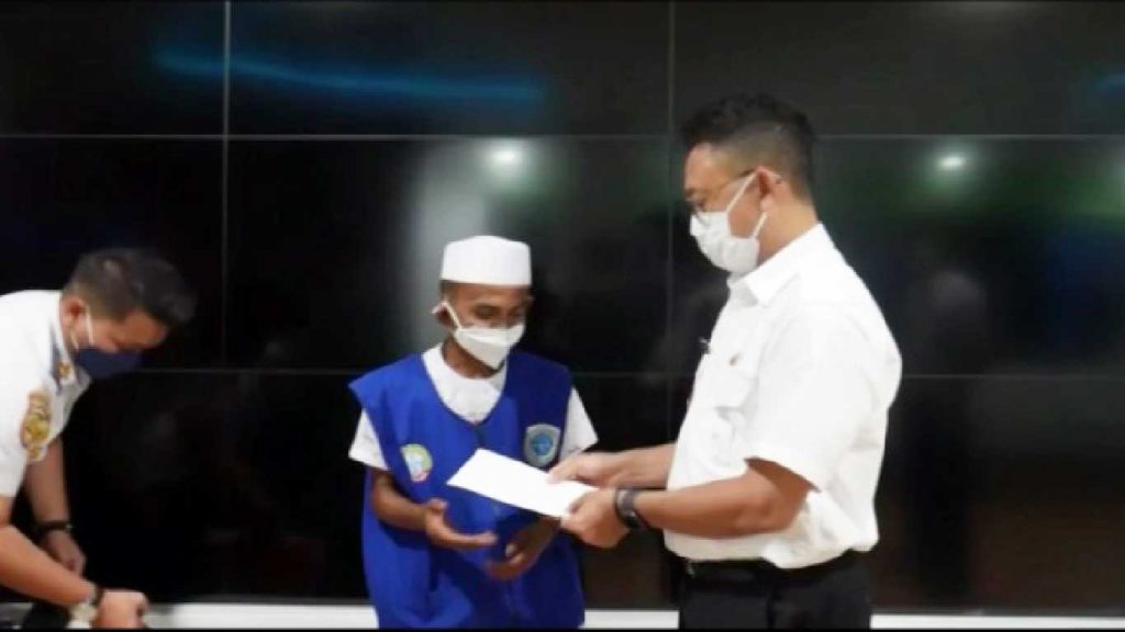 Edi Kamtono Beri Ismail Tali Asih dan Sembako