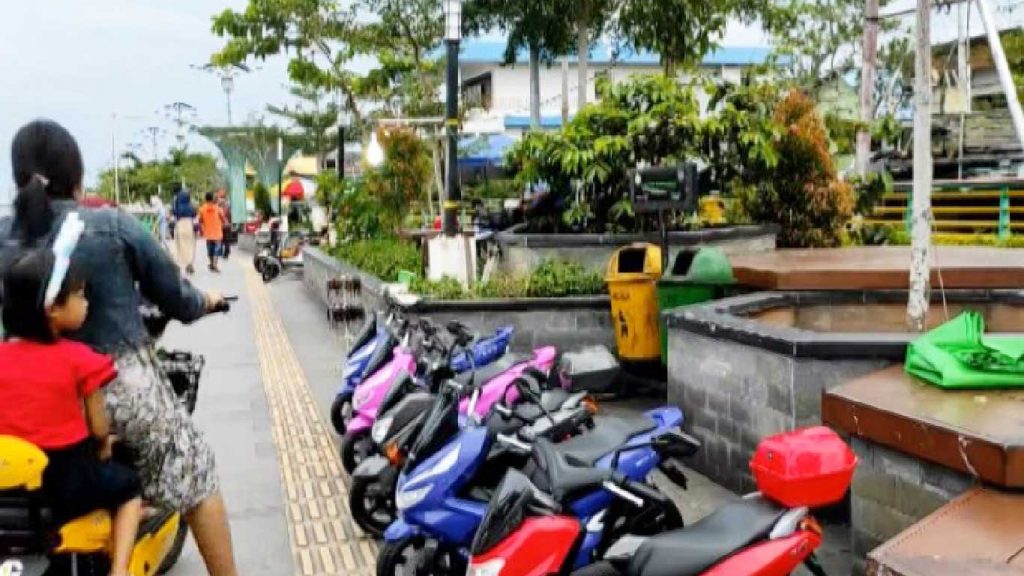 Tata Ulang Penyewaan Sepeda Listrik Hingga Becak di Waterfront