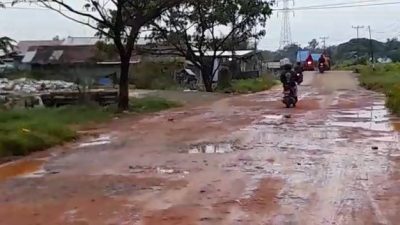 Warga Desak Pemerintah Bangun Jalan Bentasan