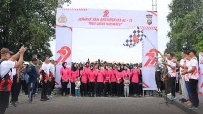 Wabup dan Ribuan Warga Kayong Utara Jalan Santai Bersama Polres di Pantai Pulau Datok