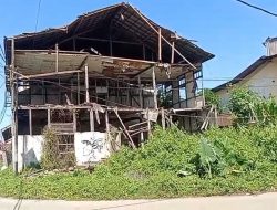Bioskop Tua Ambruk Ancam Keselamatan Warga di Sekadau