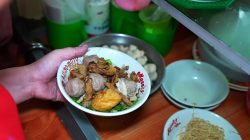 Porses-Penyajian-di-Bakso-Sapi-Bakmi-Ayam-68