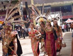 Bupati Sintang “Sindir” Tambang Emas dan Kelompok Tani Dadakan di Tengah Gemerlap Gawai Dayak XII