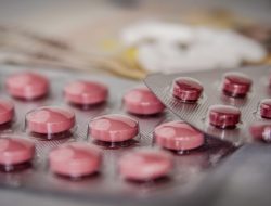 Toko Obat Terlarang di Bekasi Digerebek, Polisi Amankan 5.907 Butir Obat dan Delapan Orang