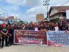 Ratusan Massa di Landak Tolak Program Transmigrasi, Bakar Ban dan Gelar Ritual Adat Tolak “Bom Waktu” Sosial