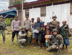 Bangun Kedekatan Warga Kiwirok, Satgas Damai Cartenz Salurkan Bantuan Pertanian dan Pendidikan