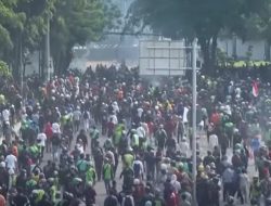 Bentrok Massa dan Polisi Usai Kematian Driver Ojek Online di Jakarta Makin Memanas