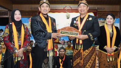Bupati Ketapang Diberi Gelar Kebangsawanan oleh Keraton Surakarta Hadiningrat