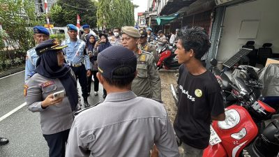 Pungli Parkir Bikin Geram, Tim Gabungan Pontianak Pasang Spanduk ‘Parkir Gratis’ di Lokasi Parkir Liar