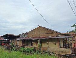 Kengerian Petang di Desa Kapur: Angin Misterius Datang Tiba-Tiba, Rumah Warga Porak Poranda!