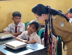 Semangat Kemerdekaan dan Gizi Sehat: Bupati Karolin Kunjungi SDN 02 Ngabang