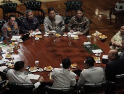 Prabowo Bahas Energi Surya hingga Giant Sea Wall di Hambalang