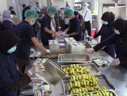 DPR Usulkan Dapur MBG di Sekolah, BGN Catat 70 Kasus Gangguan Kesehatan