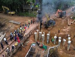 Gubernur Kalbar Ria Norsan Tinjau Proyek Jembatan Krusial di Kapuas Hulu