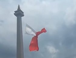 Bendera Merah Putih Raksasa di Monas Robek Saat Gladi HUT TNI