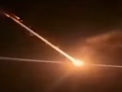 Meteor Besar Jatuh di Laut Jawa, Terdengar Dentuman Keras Tampak Bola Api di Langit