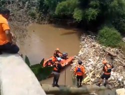 Cekcok Sama Pacar, Pria Diduga Mabuk Terjatuh dan Tenggelam di Kali Angke