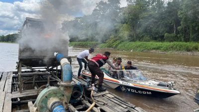 Polres Kapuas Hulu Bakar Satu Unit Lanting Jek Saat Patroli PETI di Suhaid