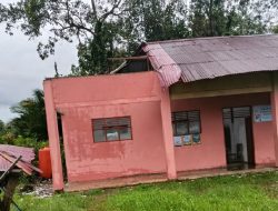 Atap Bangunan Madrasah Mambaul Ulum Roboh Diterpa Angin Kencang, Polres Kubu Raya Ingatkan Warga Waspada Cuaca Ekstrem