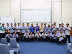 Wajah Kota Pontianak di Tangan Mereka: Bahasan Kumpulkan Mandor Sapu Jalan