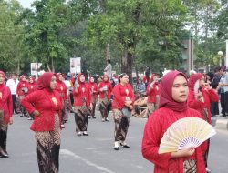 Meriah! Singkawang Street Fashion ‘Berkebaya’ Libatkan 900 Peserta, Jembatan Pelestarian Budaya dan Ekonomi Kreatif