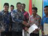 Jamin Legalitas Lahan Masyarakat Transmigrasi, Wabup Kayong Utara Serahkan 472 SHM