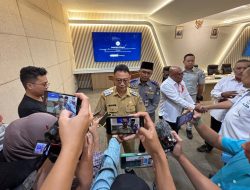 Sopir Main Ponsel Jadi Sorotan: Pemkot Pontianak Siap Tertibkan Truk Bandel, dari Parkir Liar hingga Antrean SPBU